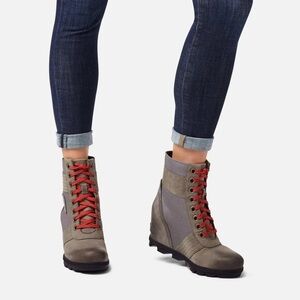 Sorel Lexie Wedge Ankle Boots in Gray size 9
